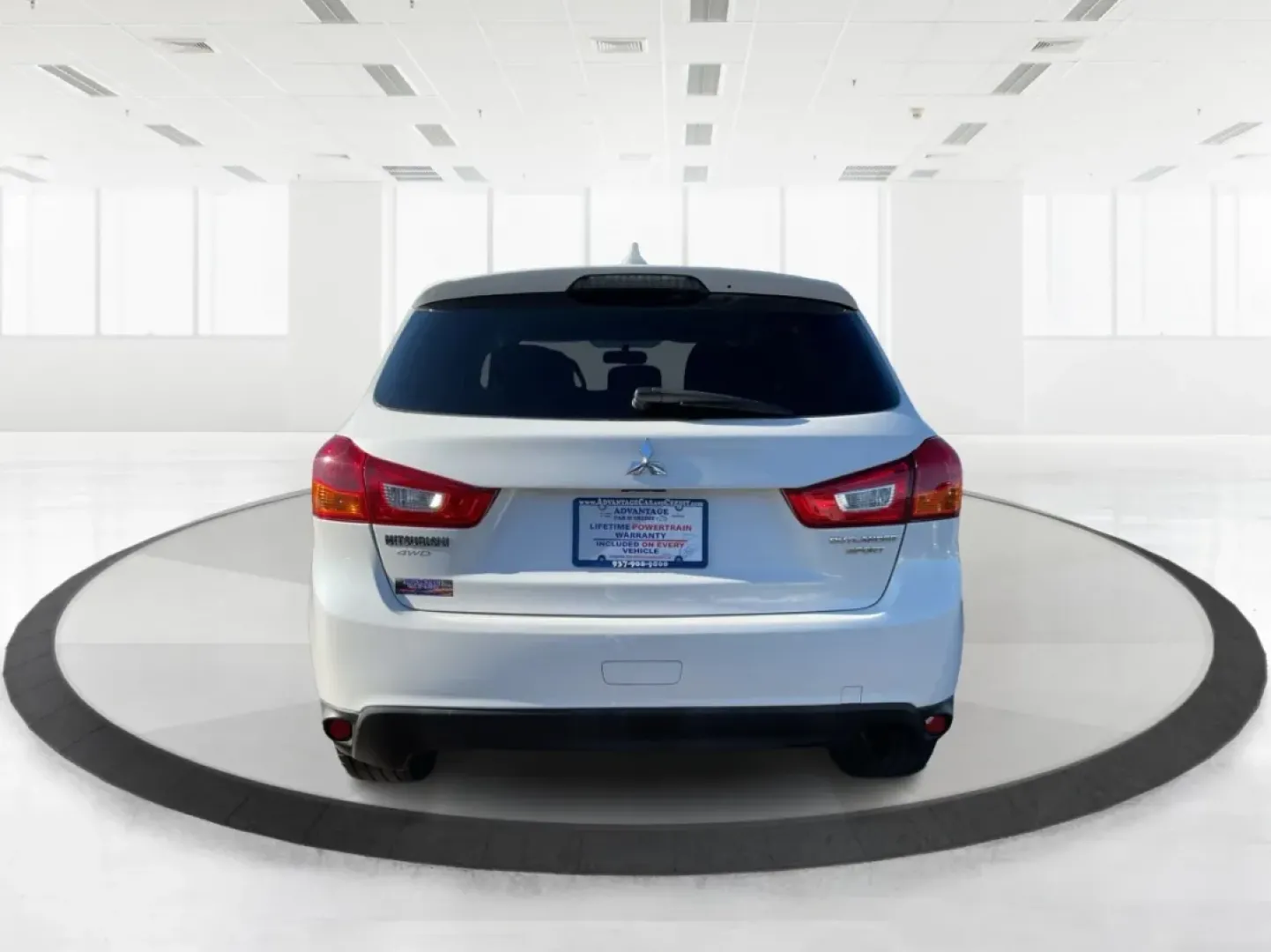 2017 Mitsubishi Outlander 2.0 ES (JA4AR3AU0HZ) with an 2L I-4 DOHC engine, located at 401 Woodman Dr, Riverside, OH, 45431, (937) 908-9800, 39.760899, -84.123421 - **Adventure Awaits with the 2017 Mitsubishi Outlander - Your Perfect Family SUV!**<br /> <br /> At Advantage Car and Credit - Piqua, we understand that your vehicle is more than just a mode of transportation; it's a gateway to adventure, a reliable partner for daily commutes, and a spacious haven fo - Photo#3