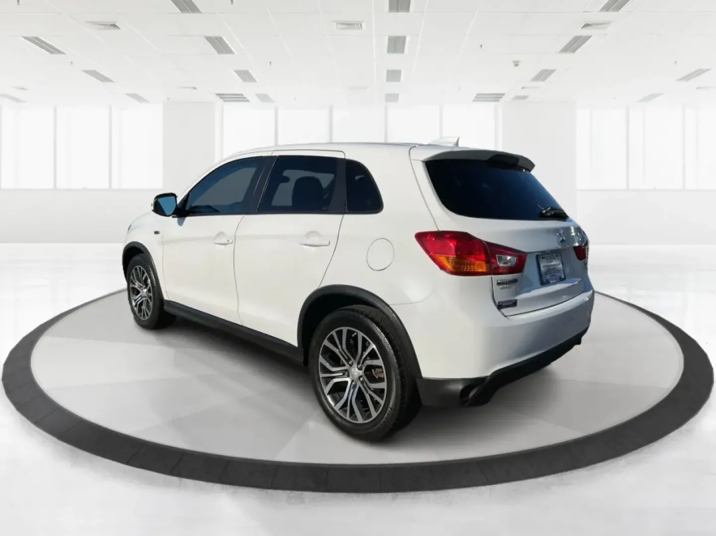 2017 Mitsubishi Outlander 2.0 ES (JA4AR3AU0HZ) with an 2L I-4 DOHC engine, located at 8750 N County Rd 25A, Piqua, OH, 45356, (937) 908-9800, 40.164391, -84.232513 - **Adventure Awaits with the 2017 Mitsubishi Outlander - Your Perfect Family SUV!**<br /> <br /> At Advantage Car and Credit - Piqua, we understand that your vehicle is more than just a mode of transportation; it's a gateway to adventure, a reliable partner for daily commutes, and a spacious haven fo - Photo#4