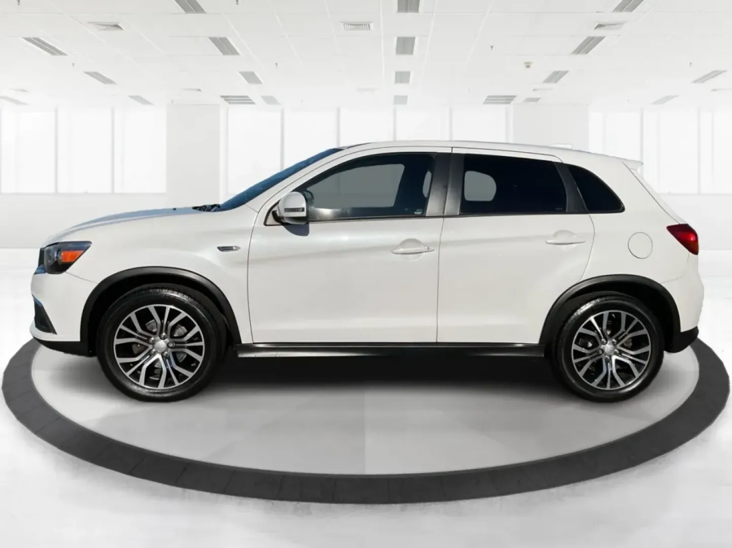 2017 Mitsubishi Outlander 2.0 ES (JA4AR3AU0HZ) with an 2L I-4 DOHC engine, located at 8750 N County Rd 25A, Piqua, OH, 45356, (937) 908-9800, 40.164391, -84.232513 - **Adventure Awaits with the 2017 Mitsubishi Outlander - Your Perfect Family SUV!**<br /> <br /> At Advantage Car and Credit - Piqua, we understand that your vehicle is more than just a mode of transportation; it's a gateway to adventure, a reliable partner for daily commutes, and a spacious haven fo - Photo#5