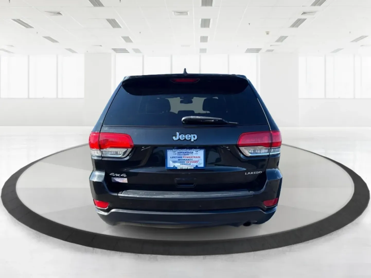 2015 Jeep Grand Cherokee Laredo (1C4RJFAG0FC) with an 3.6L V-6 DOHC engine, located at 8750 N County Rd 25A, Piqua, OH, 45356, (937) 908-9800, 40.164391, -84.232513 - **Get Ready for Adventure with the 2015 Jeep Grand Cherokee Laredo at Advantage Car and Credit Piqua, OH!**<br /> <br /> Are you looking for the perfect vehicle to accommodate your adventurous lifestyle or growing family? Look no further than this stunning 2015 Jeep Grand Cherokee Laredo, available - Photo#3