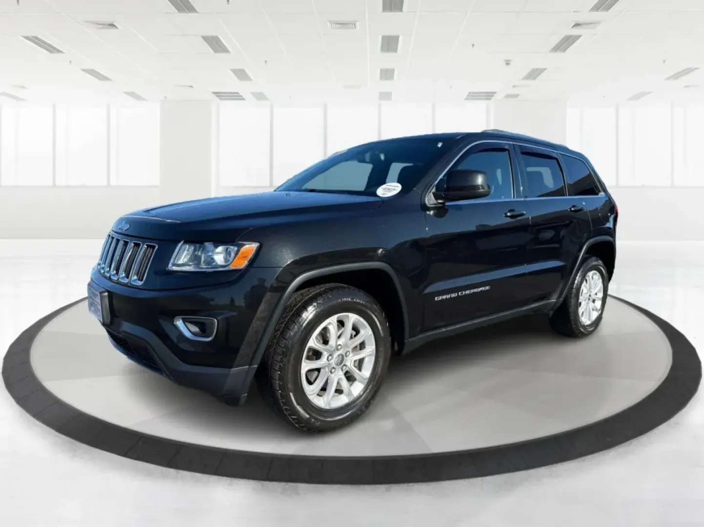 2015 Jeep Grand Cherokee Laredo (1C4RJFAG0FC) with an 3.6L V-6 DOHC engine, located at 8750 N County Rd 25A, Piqua, OH, 45356, (937) 908-9800, 40.164391, -84.232513 - **Get Ready for Adventure with the 2015 Jeep Grand Cherokee Laredo at Advantage Car and Credit Piqua, OH!**<br /> <br /> Are you looking for the perfect vehicle to accommodate your adventurous lifestyle or growing family? Look no further than this stunning 2015 Jeep Grand Cherokee Laredo, available - Photo#8