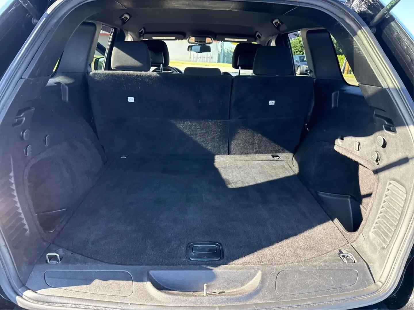 2015 Jeep Grand Cherokee Laredo (1C4RJFAG0FC) with an 3.6L V-6 DOHC engine, located at 8750 N County Rd 25A, Piqua, OH, 45356, (937) 908-9800, 40.164391, -84.232513 - **Get Ready for Adventure with the 2015 Jeep Grand Cherokee Laredo at Advantage Car and Credit Piqua, OH!**<br /> <br /> Are you looking for the perfect vehicle to accommodate your adventurous lifestyle or growing family? Look no further than this stunning 2015 Jeep Grand Cherokee Laredo, available - Photo#12