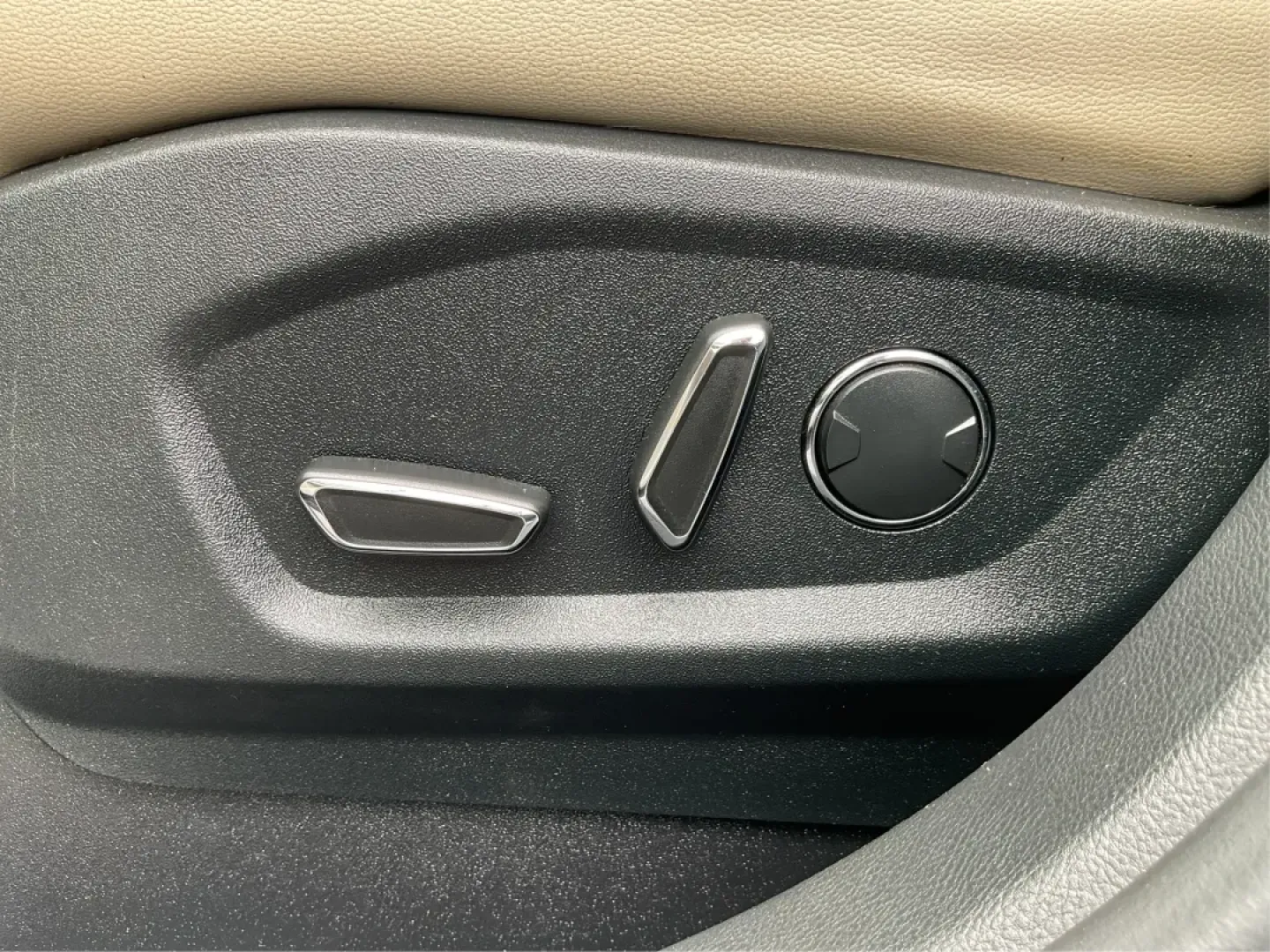 2015 Ford Edge Titanium (2FMTK3K94FB) with an Other engine, located at 401 Woodman Dr, Riverside, OH, 45431, (937) 908-9800, 39.760899, -84.123421 - Step into a world of adventure and comfort with the 2015 Ford Edge Titanium, an SUV designed for those who seek a perfect blend of style and functionality. Whether you are a growing family looking for spaciousness, a commuter needing reliability, or a weekend warrior ready for your next escape, this - Photo#18