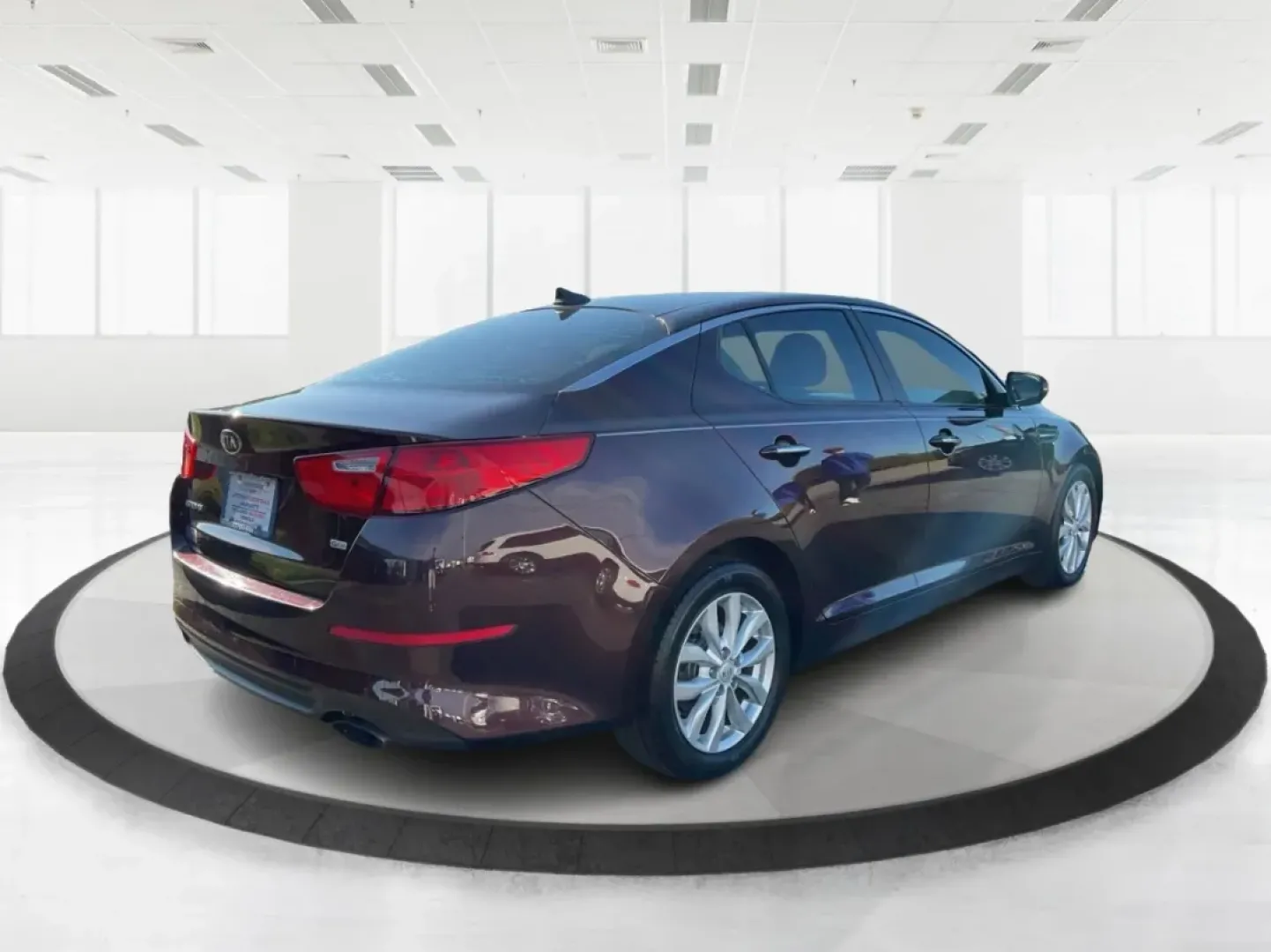 2015 Kia Optima LX (5XXGM4A72FG) with an Theta II 2.4L I-4 gasoline direct injection engine, located at 1184 Kauffman Ave, Fairborn, OH, 45324, (937) 908-9800, 39.807072, -84.030914 - **Discover the Perfect Blend of Comfort and Reliability with This 2015 Kia Optima LX Ideal for Your Daily Commute or Family Road Trips!**<br /> <br /> Are you ready to elevate your driving experience? The 2015 Kia Optima LX, available at Advantage Car and Credit in Fairborn, OH, is the answer to yo - Photo#2