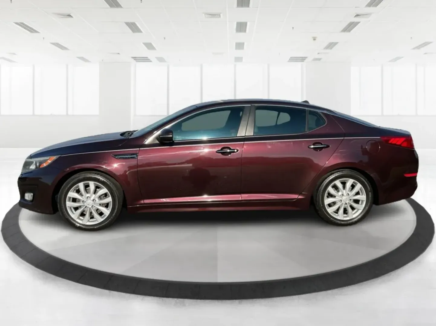 2015 Kia Optima LX (5XXGM4A72FG) with an Theta II 2.4L I-4 gasoline direct injection engine, located at 1184 Kauffman Ave, Fairborn, OH, 45324, (937) 908-9800, 39.807072, -84.030914 - **Discover the Perfect Blend of Comfort and Reliability with This 2015 Kia Optima LX Ideal for Your Daily Commute or Family Road Trips!**<br /> <br /> Are you ready to elevate your driving experience? The 2015 Kia Optima LX, available at Advantage Car and Credit in Fairborn, OH, is the answer to yo - Photo#5