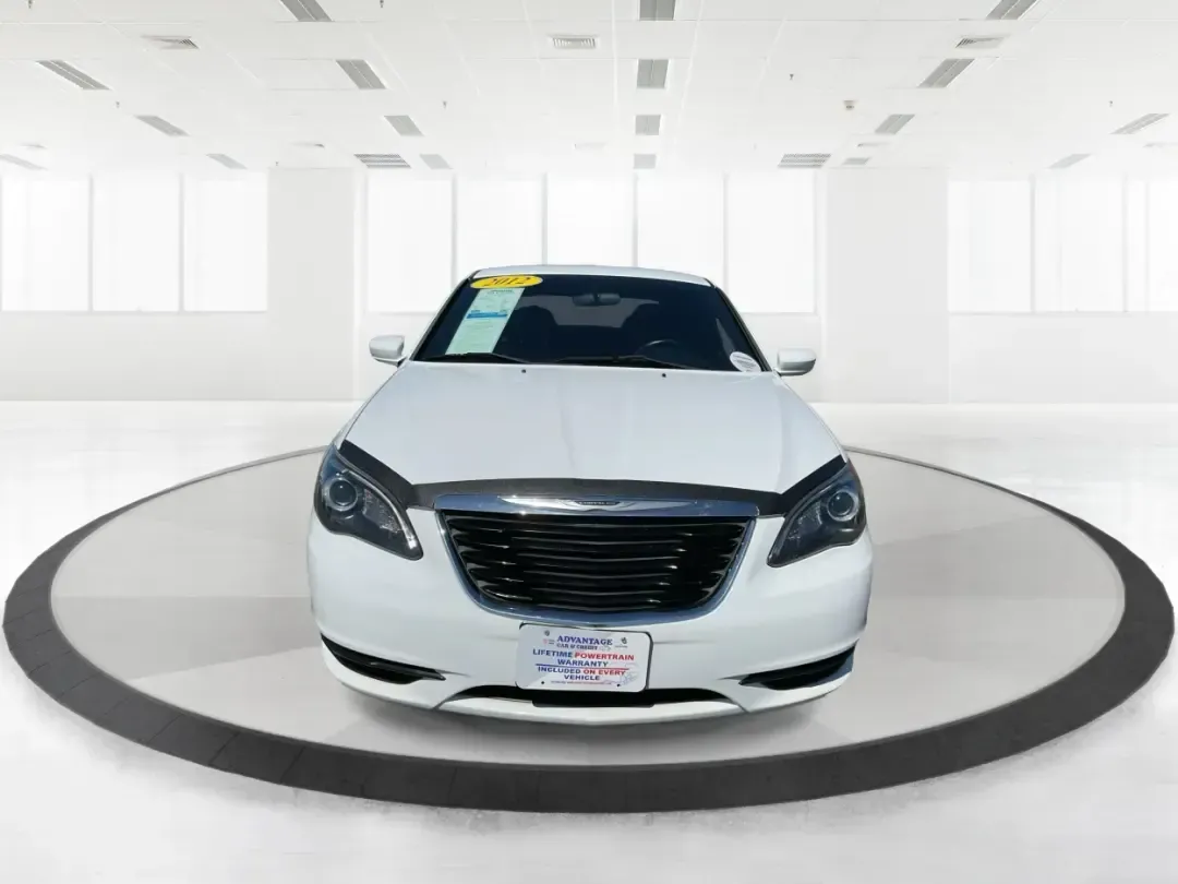 2012 Chrysler 200 Touring (1C3CCBBG4CN) with an 3.6L V6 DOHC 24V FFV engine, 6-Speed Automatic transmission, located at 1230 East Main St, Xenia, OH, 45385, (937) 908-9800, 39.688026, -83.910172 - Unleash your driving potential with the perfect blend of style, comfort, and functionality-ideal for growing families or anyone seeking a reliable commuter vehicle. Introducing the 2012 Chrysler 200 Touring sedan, now available at Advantage Car and Credit in Troy, OH. Located at 1099 N County Rd 25A - Photo#7