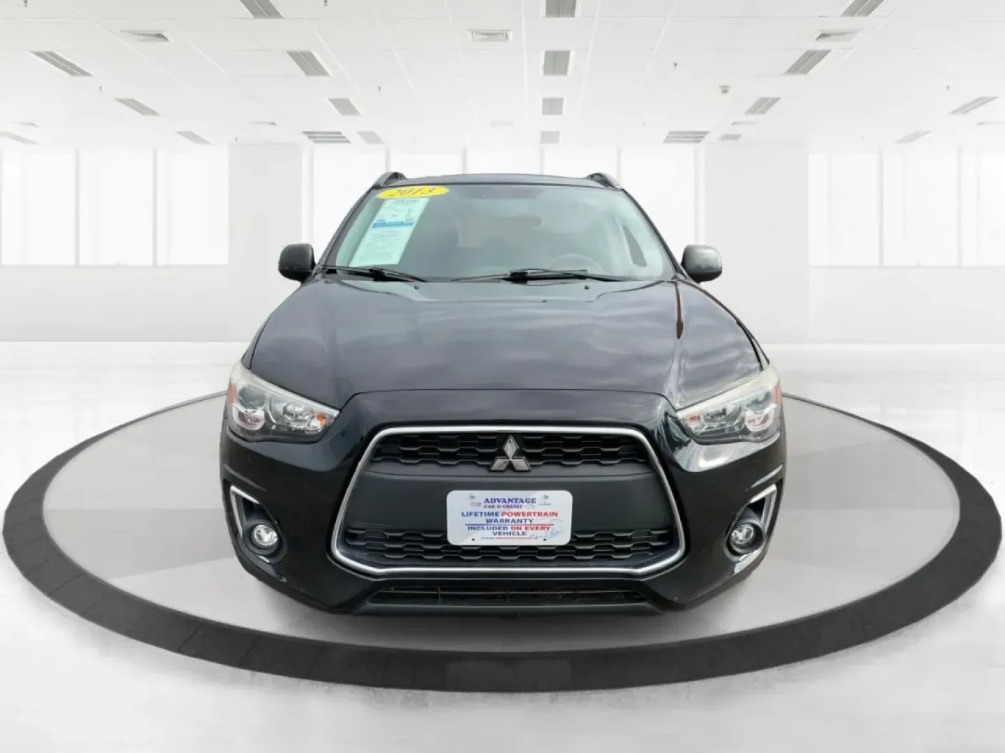 2013 Mitsubishi Outlander SE (4A4AR4AU8DE) with an 2L I-4 DOHC engine, located at 880 E. National Road, Vandalia, OH, 45377, (937) 908-9800, 39.891918, -84.183594 - **Discover the Ideal Adventure Companion: 2013 Mitsubishi Outlander SE at Advantage Car and Credit - Vandalia**<br /> <br /> Are you ready for your next family road trip or weekend adventure? The 2013 Mitsubishi Outlander SE is the perfect SUV for those who crave flexibility and comfort without sacr - Photo#7