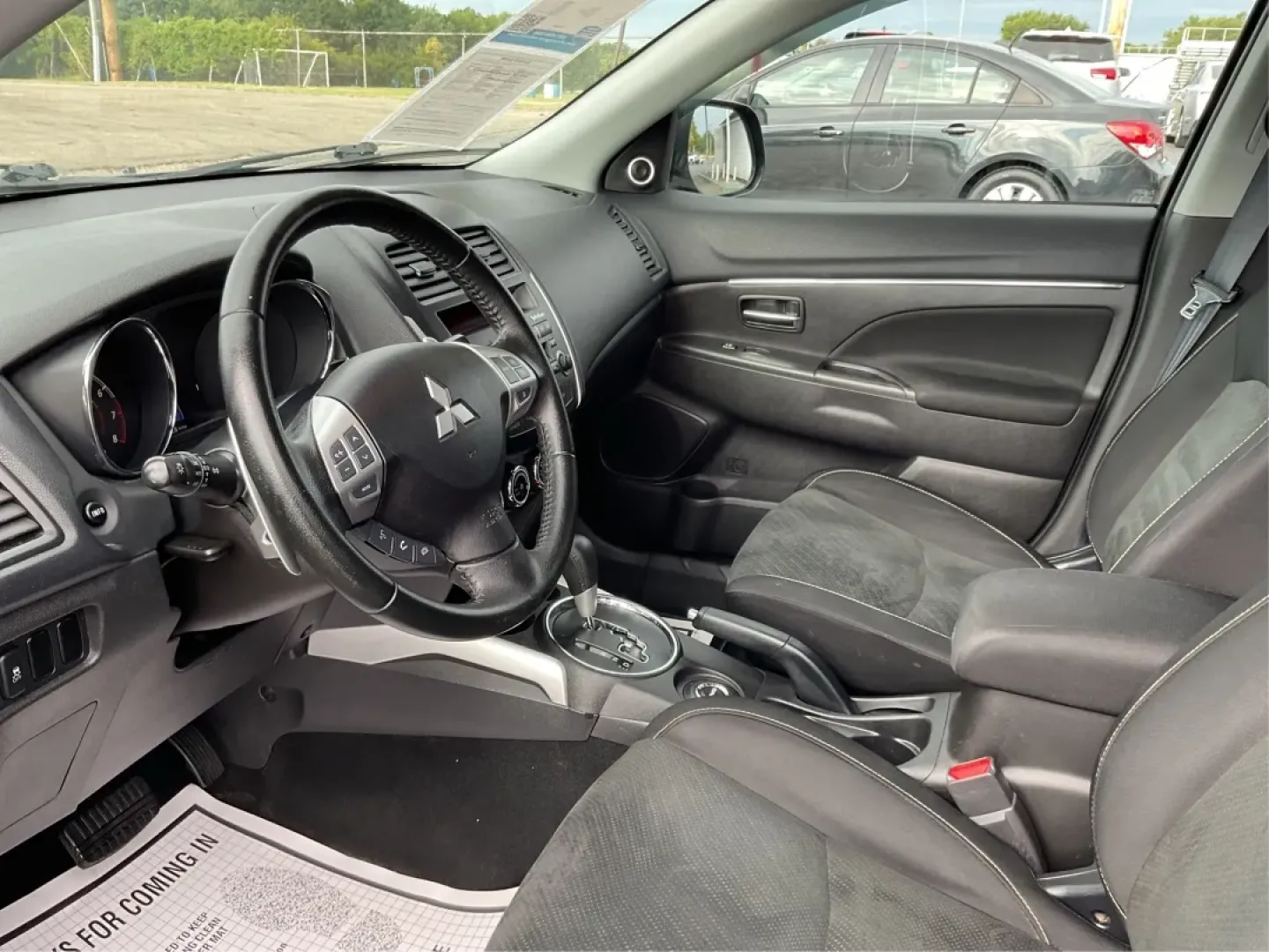 2013 Mitsubishi Outlander SE (4A4AR4AU8DE) with an 2L I-4 DOHC engine, located at 880 E. National Road, Vandalia, OH, 45377, (937) 908-9800, 39.891918, -84.183594 - **Discover the Ideal Adventure Companion: 2013 Mitsubishi Outlander SE at Advantage Car and Credit - Vandalia**<br /> <br /> Are you ready for your next family road trip or weekend adventure? The 2013 Mitsubishi Outlander SE is the perfect SUV for those who crave flexibility and comfort without sacr - Photo#9