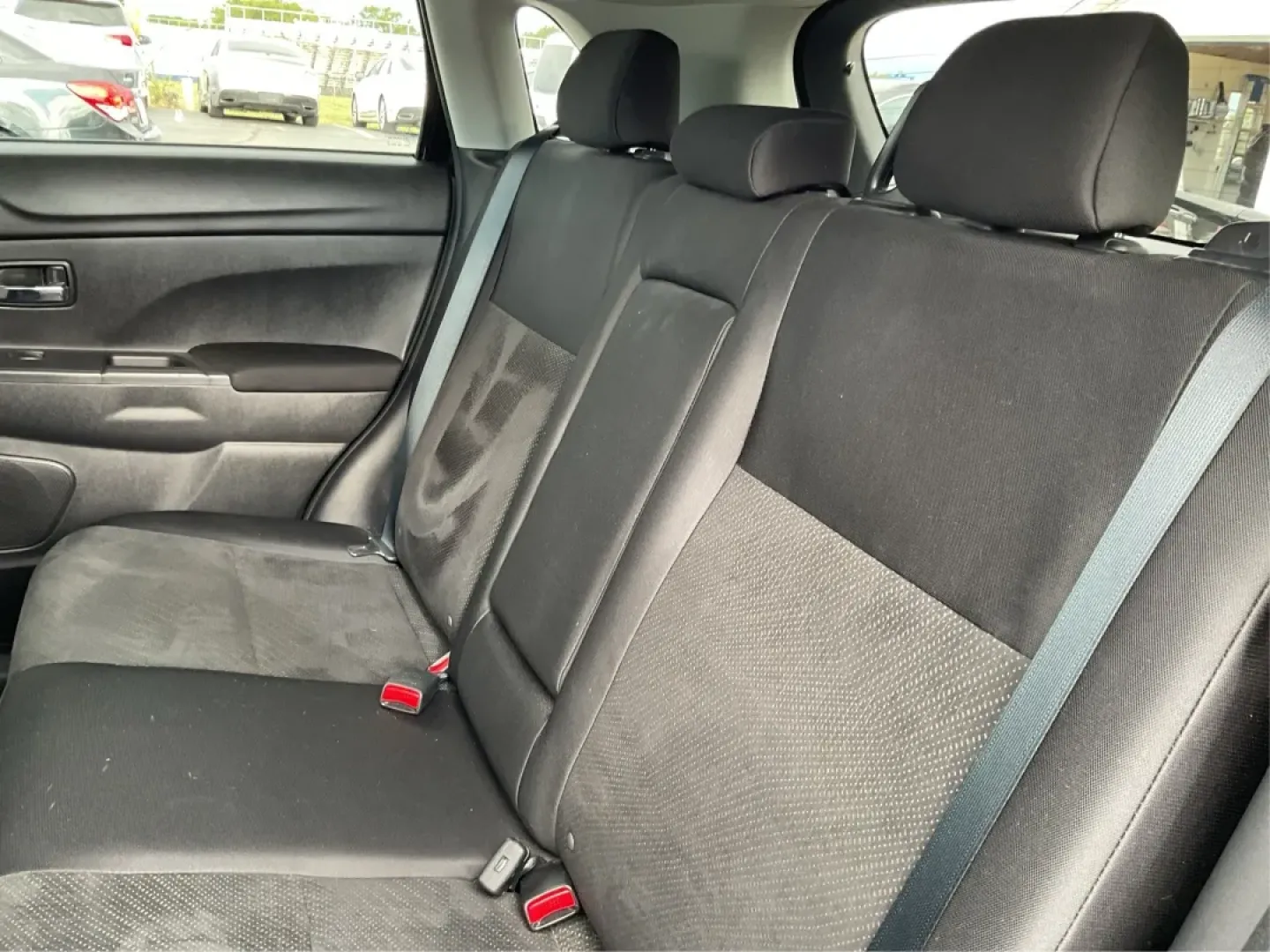 2013 Mitsubishi Outlander SE (4A4AR4AU8DE) with an 2L I-4 DOHC engine, located at 880 E. National Road, Vandalia, OH, 45377, (937) 908-9800, 39.891918, -84.183594 - **Discover the Ideal Adventure Companion: 2013 Mitsubishi Outlander SE at Advantage Car and Credit - Vandalia**<br /> <br /> Are you ready for your next family road trip or weekend adventure? The 2013 Mitsubishi Outlander SE is the perfect SUV for those who crave flexibility and comfort without sacr - Photo#10
