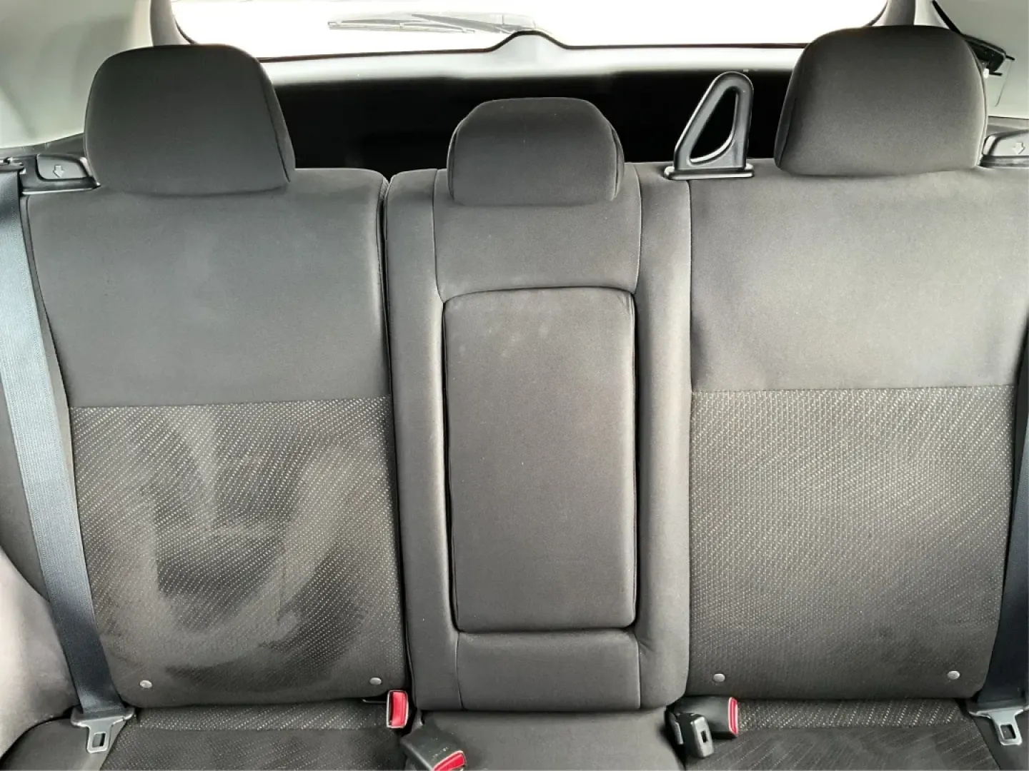 2013 Mitsubishi Outlander SE (4A4AR4AU8DE) with an 2L I-4 DOHC engine, located at 880 E. National Road, Vandalia, OH, 45377, (937) 908-9800, 39.891918, -84.183594 - **Discover the Ideal Adventure Companion: 2013 Mitsubishi Outlander SE at Advantage Car and Credit - Vandalia**<br /> <br /> Are you ready for your next family road trip or weekend adventure? The 2013 Mitsubishi Outlander SE is the perfect SUV for those who crave flexibility and comfort without sacr - Photo#14