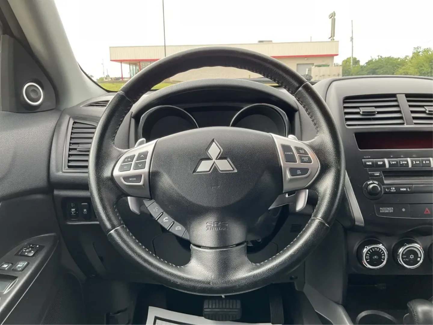 2013 Mitsubishi Outlander SE (4A4AR4AU8DE) with an 2L I-4 DOHC engine, located at 880 E. National Road, Vandalia, OH, 45377, (937) 908-9800, 39.891918, -84.183594 - **Discover the Ideal Adventure Companion: 2013 Mitsubishi Outlander SE at Advantage Car and Credit - Vandalia**<br /> <br /> Are you ready for your next family road trip or weekend adventure? The 2013 Mitsubishi Outlander SE is the perfect SUV for those who crave flexibility and comfort without sacr - Photo#16
