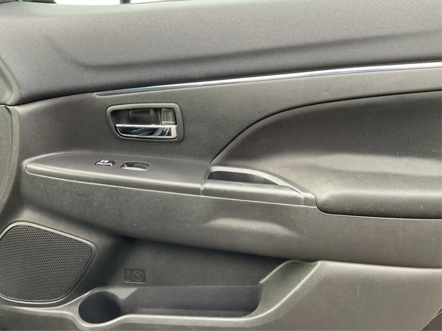2013 Mitsubishi Outlander SE (4A4AR4AU8DE) with an 2L I-4 DOHC engine, located at 880 E. National Road, Vandalia, OH, 45377, (937) 908-9800, 39.891918, -84.183594 - **Discover the Ideal Adventure Companion: 2013 Mitsubishi Outlander SE at Advantage Car and Credit - Vandalia**<br /> <br /> Are you ready for your next family road trip or weekend adventure? The 2013 Mitsubishi Outlander SE is the perfect SUV for those who crave flexibility and comfort without sacr - Photo#18