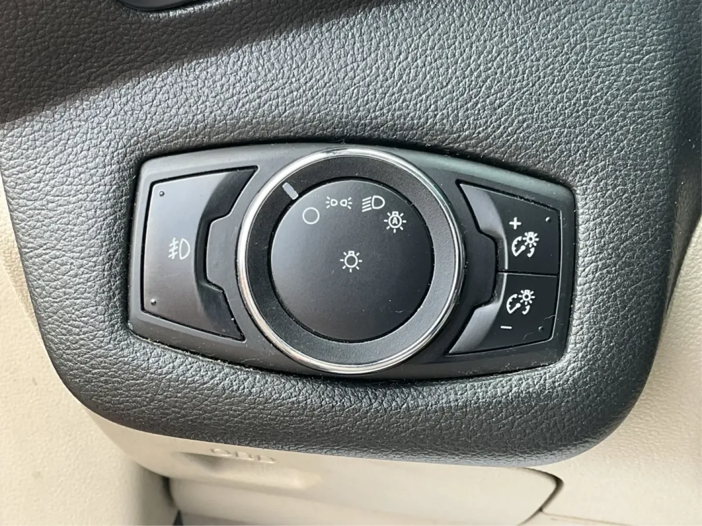 2015 Ford Escape SE (1FMCU9G93FU) with an Other engine, located at 1951 S Dayton Lakeview Rd., New Carlisle, OH, 45344, (937) 908-9800, 39.890999, -84.050255 - Discover the perfect blend of style, functionality, and reliability with this stunning 2015 Ford Escape SE, now available at Advantage Car and Credit in New Carlisle, OH. Whether you're a growing family, a daily commuter, or someone who loves weekend adventures, this versatile SUV checks all the box - Photo#17