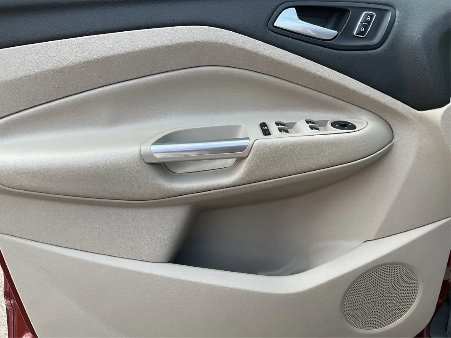 2015 Ford Escape SE (1FMCU9G93FU) with an Other engine, located at 1951 S Dayton Lakeview Rd., New Carlisle, OH, 45344, (937) 908-9800, 39.890999, -84.050255 - Discover the perfect blend of style, functionality, and reliability with this stunning 2015 Ford Escape SE, now available at Advantage Car and Credit in New Carlisle, OH. Whether you're a growing family, a daily commuter, or someone who loves weekend adventures, this versatile SUV checks all the box - Photo#19