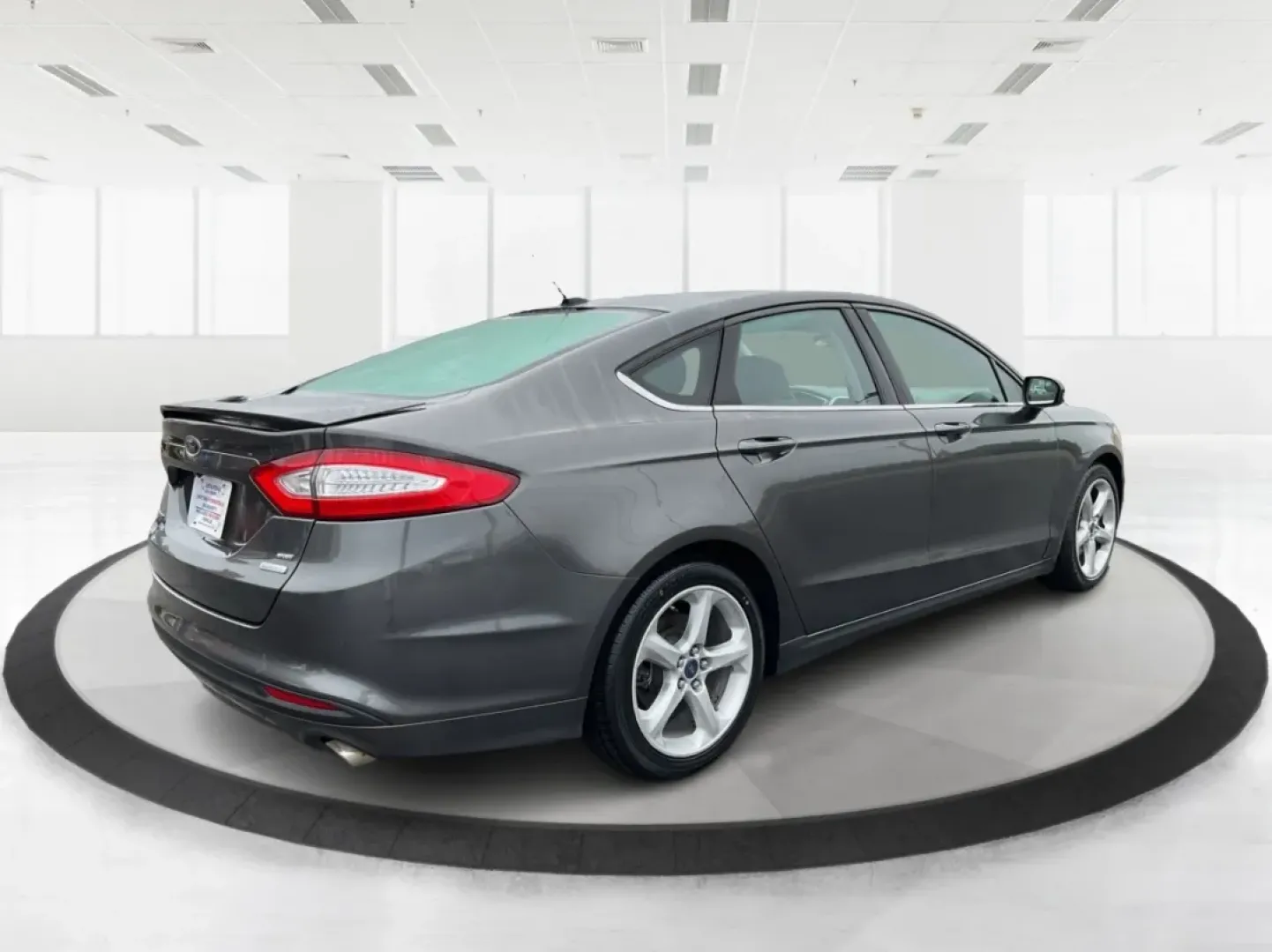 2016 Ford Fusion SE (3FA6P0HD1GR) with an Other engine, located at 1230 East Main St, Xenia, OH, 45385, (937) 908-9800, 39.688026, -83.910172 - **Experience Style and Comfort with the 2016 Ford Fusion SE at Advantage Car and Credit in Fairborn, OH!**<br /> <br /> Are you looking for a versatile sedan that fits seamlessly into your busy lifestyle? Whether you're a commuter tackling daily traffic, a growing family seeking comfort on the road, - Photo#2