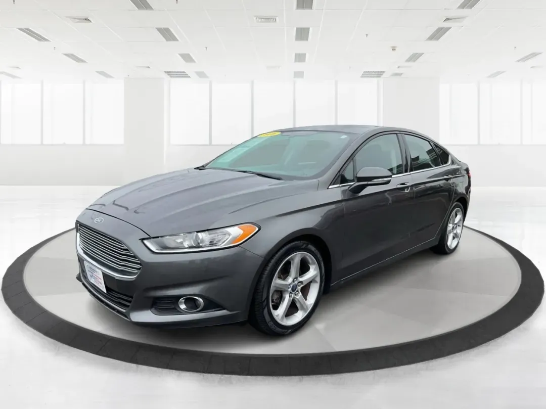 2016 Ford Fusion SE (3FA6P0HD1GR) with an Other engine, located at 1230 East Main St, Xenia, OH, 45385, (937) 908-9800, 39.688026, -83.910172 - **Experience Style and Comfort with the 2016 Ford Fusion SE at Advantage Car and Credit in Fairborn, OH!**<br /> <br /> Are you looking for a versatile sedan that fits seamlessly into your busy lifestyle? Whether you're a commuter tackling daily traffic, a growing family seeking comfort on the road, - Photo#8