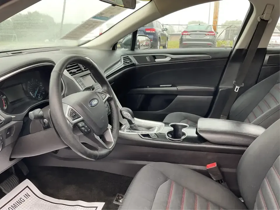 2016 Ford Fusion SE (3FA6P0HD1GR) with an 1.5L L4 DOHC 16V engine, 6-Speed Automatic transmission, located at 1099 N County Rd 25A , Troy, OH, 45373, (937) 908-9800, 40.057079, -84.212883 - **Experience Style and Comfort with the 2016 Ford Fusion SE at Advantage Car and Credit in Fairborn, OH!**<br /> <br /> Are you looking for a versatile sedan that fits seamlessly into your busy lifestyle? Whether you're a commuter tackling daily traffic, a growing family seeking comfort on the road, - Photo#9