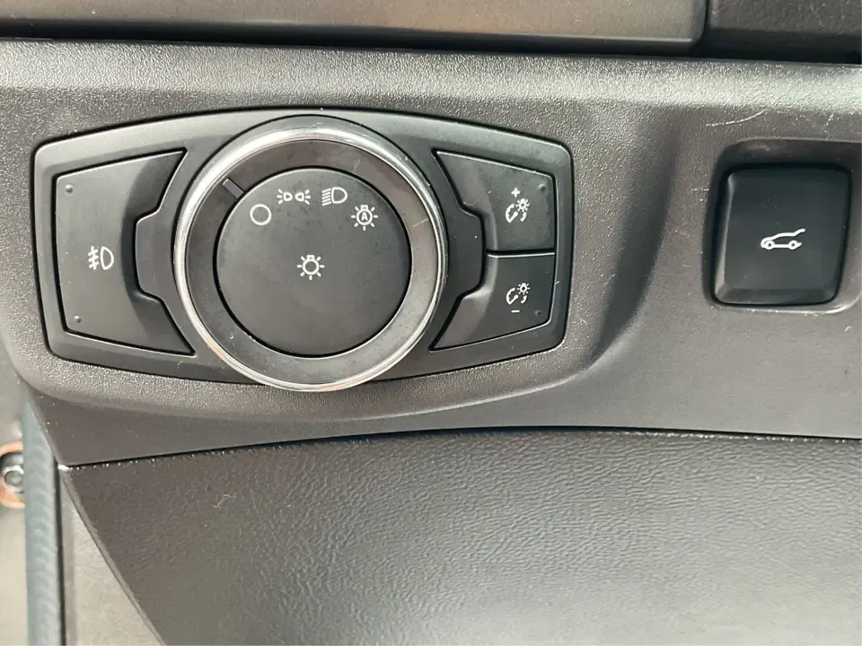 2016 Ford Fusion SE (3FA6P0HD1GR) with an 1.5L L4 DOHC 16V engine, 6-Speed Automatic transmission, located at 1230 East Main St, Xenia, OH, 45385, (937) 908-9800, 39.688026, -83.910172 - **Experience Style and Comfort with the 2016 Ford Fusion SE at Advantage Car and Credit in Fairborn, OH!**<br /> <br /> Are you looking for a versatile sedan that fits seamlessly into your busy lifestyle? Whether you're a commuter tackling daily traffic, a growing family seeking comfort on the road, - Photo#17