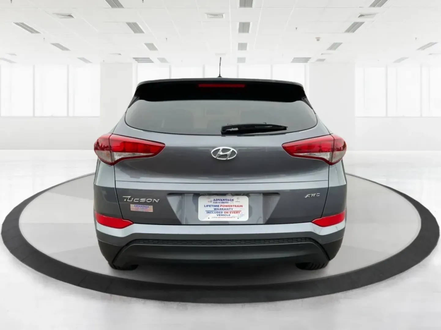 2016 Hyundai Tucson SE (KM8J3CA43GU) with an Nu 2L I-4 gasoline direct injection engine, located at 880 E. National Road, Vandalia, OH, 45377, (937) 908-9800, 39.891918, -84.183594 - **Elevate Your Daily Drive with the 2016 Hyundai Tucson SE Perfect for Your Active Lifestyle!**<br /> <br /> Are you in search of a reliable vehicle that fits your busy lifestyle? The 2016 Hyundai Tucson SE, available now at Advantage Car and Credit in Piqua, OH, is the ultimate SUV for those on th - Photo#3