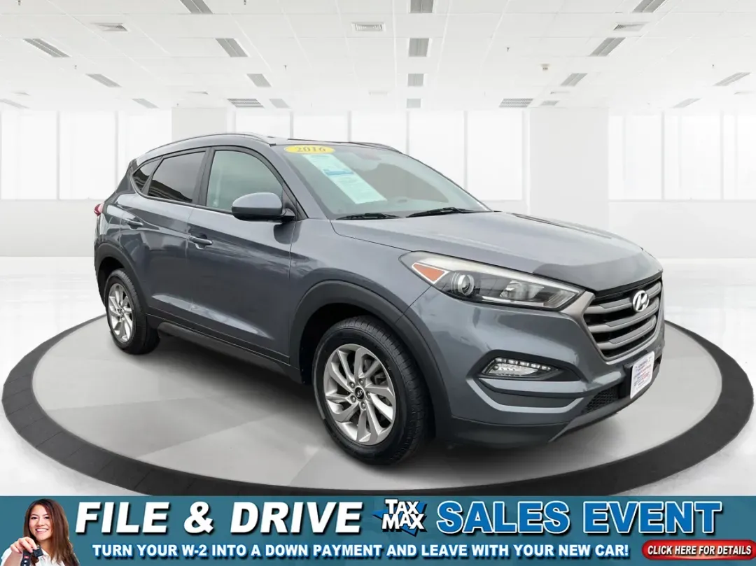 2016 Hyundai Tucson SE (KM8J3CA43GU) with an Nu 2L I-4 gasoline direct injection engine, located at 1230 East Main St, Xenia, OH, 45385, (937) 908-9800, 39.688026, -83.910172 - 2016 Hyundai Tucson SE - Photo#0