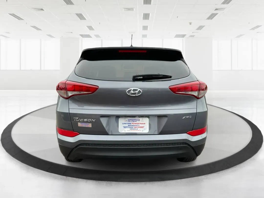 2016 Hyundai Tucson SE (KM8J3CA43GU) with an Nu 2L I-4 gasoline direct injection engine, located at 1230 East Main St, Xenia, OH, 45385, (937) 908-9800, 39.688026, -83.910172 - 2016 Hyundai Tucson SE - Photo#3