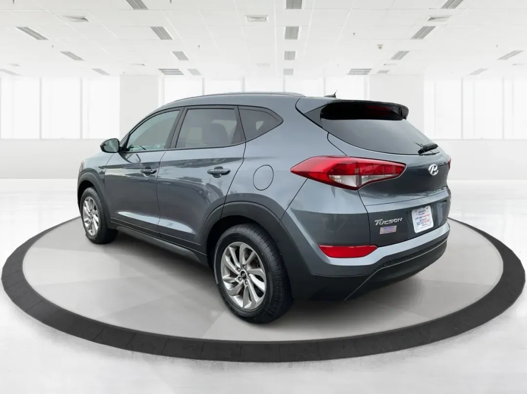 2016 Hyundai Tucson SE (KM8J3CA43GU) with an Nu 2L I-4 gasoline direct injection engine, located at 1230 East Main St, Xenia, OH, 45385, (937) 908-9800, 39.688026, -83.910172 - 2016 Hyundai Tucson SE - Photo#4
