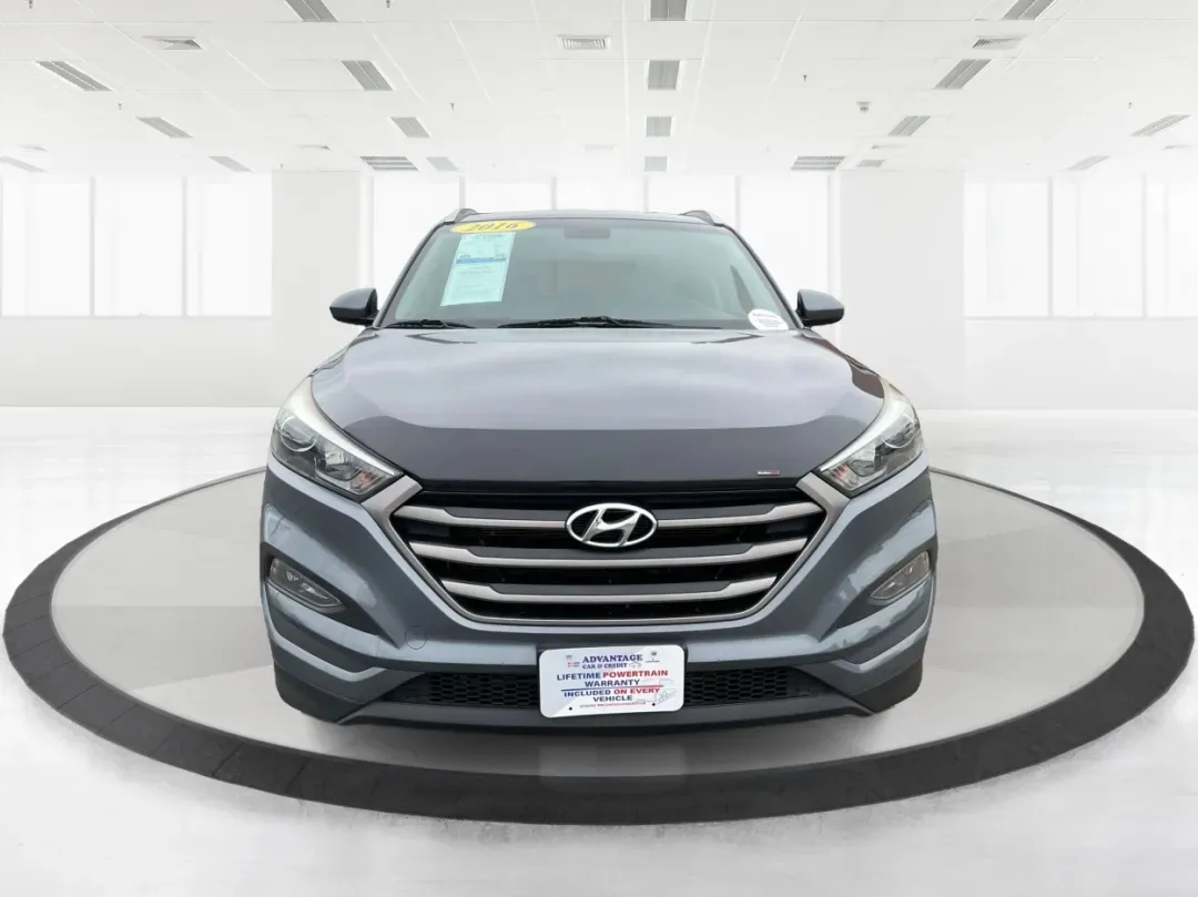 2016 Hyundai Tucson SE (KM8J3CA43GU) with an Nu 2L I-4 gasoline direct injection engine, located at 1230 East Main St, Xenia, OH, 45385, (937) 908-9800, 39.688026, -83.910172 - 2016 Hyundai Tucson SE - Photo#7