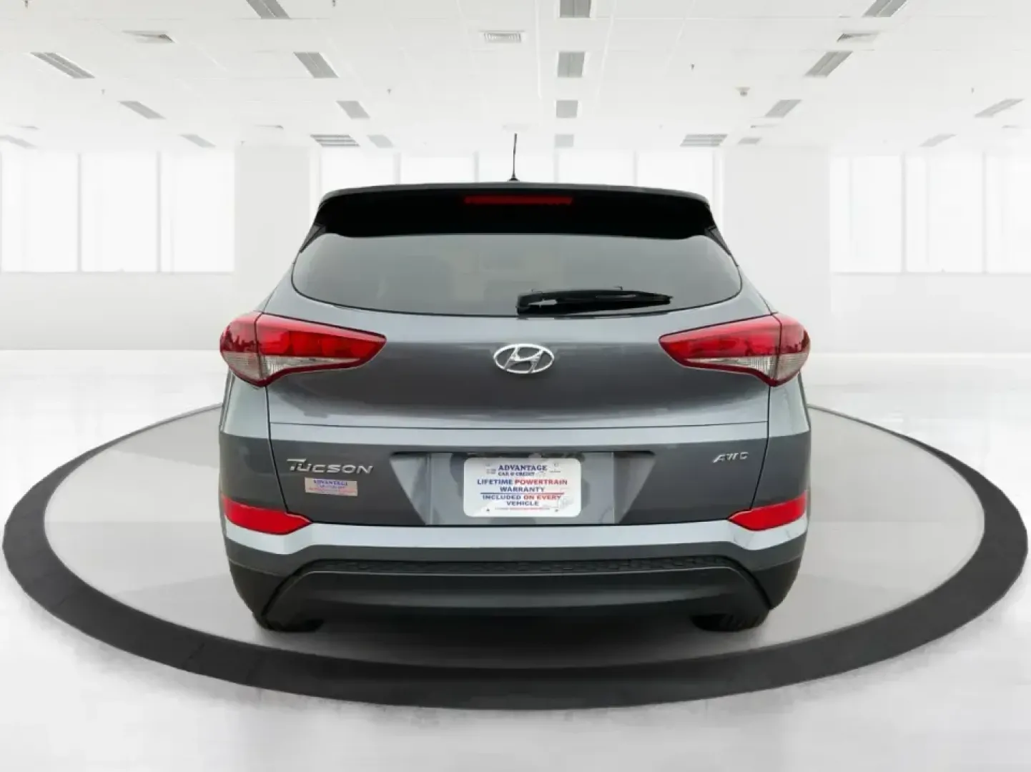 2016 Hyundai Tucson SE (KM8J3CA43GU) with an Nu 2L I-4 gasoline direct injection engine, 6A transmission, located at 1099 N County Rd 25A , Troy, OH, 45373, (937) 908-9800, 40.057079, -84.212883 - **Elevate Your Daily Drive with the 2016 Hyundai Tucson SE Perfect for Your Active Lifestyle!**<br /> <br /> Are you in search of a reliable vehicle that fits your busy lifestyle? The 2016 Hyundai Tucson SE, available now at Advantage Car and Credit in Piqua, OH, is the ultimate SUV for those on th - Photo#3