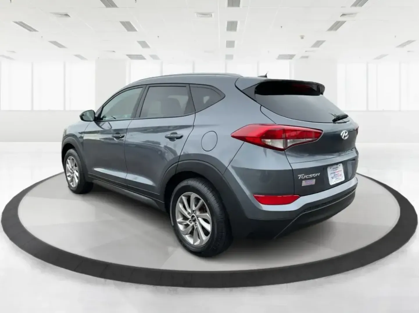 2016 Hyundai Tucson SE (KM8J3CA43GU) with an Nu 2L I-4 gasoline direct injection engine, 6A transmission, located at 1099 N County Rd 25A , Troy, OH, 45373, (937) 908-9800, 40.057079, -84.212883 - **Elevate Your Daily Drive with the 2016 Hyundai Tucson SE Perfect for Your Active Lifestyle!**<br /> <br /> Are you in search of a reliable vehicle that fits your busy lifestyle? The 2016 Hyundai Tucson SE, available now at Advantage Car and Credit in Piqua, OH, is the ultimate SUV for those on th - Photo#4