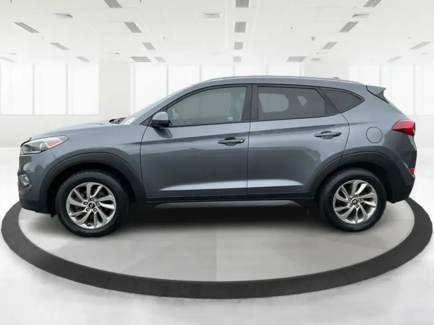 2016 Hyundai Tucson SE (KM8J3CA43GU) with an Nu 2L I-4 gasoline direct injection engine, 6A transmission, located at 1099 N County Rd 25A , Troy, OH, 45373, (937) 908-9800, 40.057079, -84.212883 - **Elevate Your Daily Drive with the 2016 Hyundai Tucson SE Perfect for Your Active Lifestyle!**<br /> <br /> Are you in search of a reliable vehicle that fits your busy lifestyle? The 2016 Hyundai Tucson SE, available now at Advantage Car and Credit in Piqua, OH, is the ultimate SUV for those on th - Photo#5