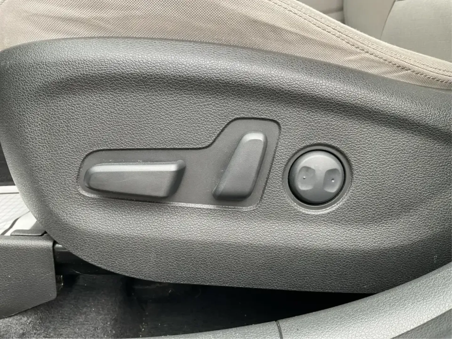 2016 Hyundai Tucson SE (KM8J3CA43GU) with an Nu 2L I-4 gasoline direct injection engine, 6A transmission, located at 1099 N County Rd 25A , Troy, OH, 45373, (937) 908-9800, 40.057079, -84.212883 - **Elevate Your Daily Drive with the 2016 Hyundai Tucson SE Perfect for Your Active Lifestyle!**<br /> <br /> Are you in search of a reliable vehicle that fits your busy lifestyle? The 2016 Hyundai Tucson SE, available now at Advantage Car and Credit in Piqua, OH, is the ultimate SUV for those on th - Photo#17