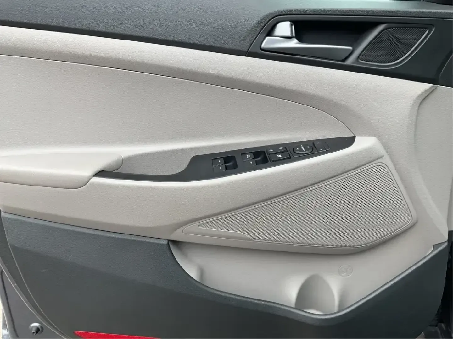 2016 Hyundai Tucson SE (KM8J3CA43GU) with an Nu 2L I-4 gasoline direct injection engine, 6A transmission, located at 1099 N County Rd 25A , Troy, OH, 45373, (937) 908-9800, 40.057079, -84.212883 - **Elevate Your Daily Drive with the 2016 Hyundai Tucson SE Perfect for Your Active Lifestyle!**<br /> <br /> Are you in search of a reliable vehicle that fits your busy lifestyle? The 2016 Hyundai Tucson SE, available now at Advantage Car and Credit in Piqua, OH, is the ultimate SUV for those on th - Photo#18