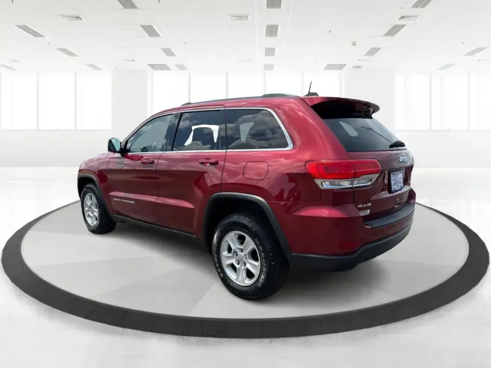 2015 Jeep Grand Cherokee Laredo (1C4RJFAG3FC) with an 3.6L V6 engine, 8-speed automatic transmission, located at 401 Woodman Dr, Riverside, OH, 45431, (937) 908-9800, 39.760899, -84.123421 - Picture the next Ohio weekend: you load up the family, point the hood toward the bike paths around Eastwood MetroPark, and let a confident 4WD SUV handle whatever the forecast throws at I-70, Route 35, or the back roads near Wright-Patterson Air Force Base. This 2015 Jeep Grand Cherokee Laredo in De- Photo#4