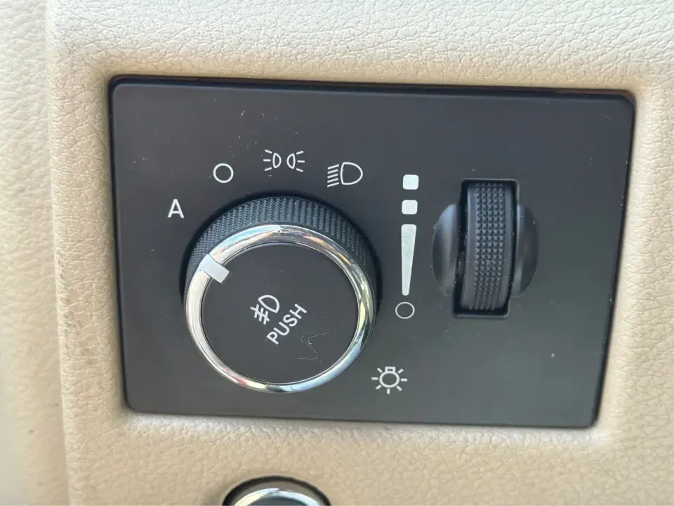 2015 Jeep Grand Cherokee Laredo (1C4RJFAG3FC) with an 3.6L V6 engine, 8-speed automatic transmission, located at 401 Woodman Dr, Riverside, OH, 45431, (937) 908-9800, 39.760899, -84.123421 - Picture the next Ohio weekend: you load up the family, point the hood toward the bike paths around Eastwood MetroPark, and let a confident 4WD SUV handle whatever the forecast throws at I-70, Route 35, or the back roads near Wright-Patterson Air Force Base. This 2015 Jeep Grand Cherokee Laredo in De- Photo#17