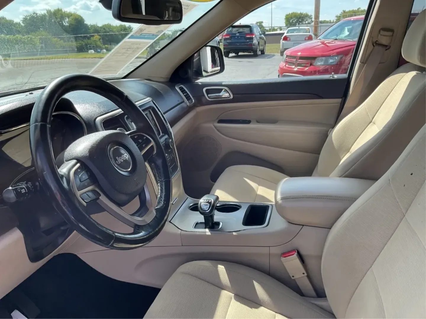 2015 Jeep Grand Cherokee Laredo (1C4RJFAG3FC) with an 3.6L V-6 DOHC engine, located at 4508 South Dixie Dr, Moraine, OH, 45439, (937) 908-9800, 39.689976, -84.218452 - **Adventure Awaits with This 2015 Jeep Grand Cherokee Laredo! Perfect for Families and Explorers Alike!**<br /> <br /> Are you ready to elevate your lifestyle with a vehicle that blends rugged capability with everyday comfort? Look no further than this stunning 2015 Jeep Grand Cherokee Laredo, perfe - Photo#9