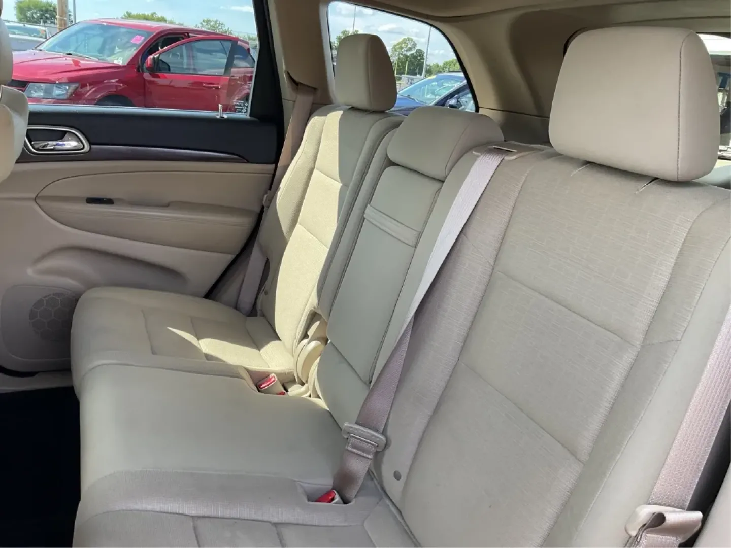 2015 Jeep Grand Cherokee Laredo (1C4RJFAG3FC) with an 3.6L V-6 DOHC engine, located at 4508 South Dixie Dr, Moraine, OH, 45439, (937) 908-9800, 39.689976, -84.218452 - **Adventure Awaits with This 2015 Jeep Grand Cherokee Laredo! Perfect for Families and Explorers Alike!**<br /> <br /> Are you ready to elevate your lifestyle with a vehicle that blends rugged capability with everyday comfort? Look no further than this stunning 2015 Jeep Grand Cherokee Laredo, perfe - Photo#10