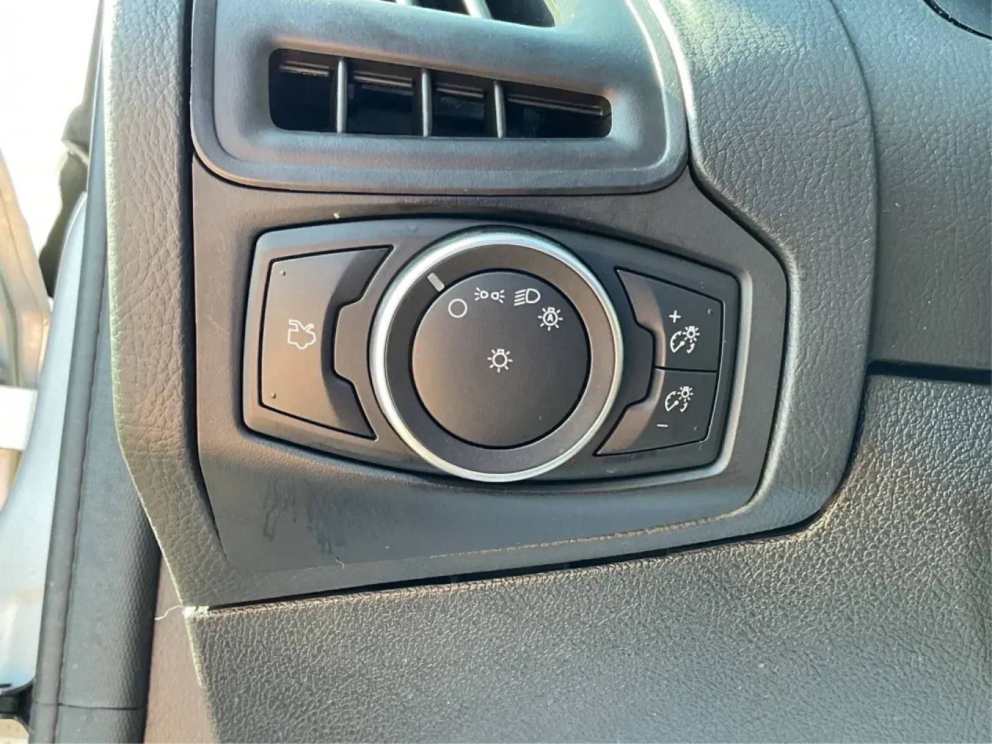 2018 Ford Focus SE (1FADP3K23JL) with an 2L I-4 gasoline direct injection engine, located at 1099 N County Rd 25A , Troy, OH, 45373, (937) 908-9800, 40.057079, -84.212883 - ### Discover Adventure and Comfort with the 2018 Ford Focus SE at Advantage Car and Credit!<br /> <br /> Are you in search of a reliable, stylish vehicle that perfectly complements your active lifestyle? Look no further! The 2018 Ford Focus SE Hatchback is designed for those who appreciate both func - Photo#17