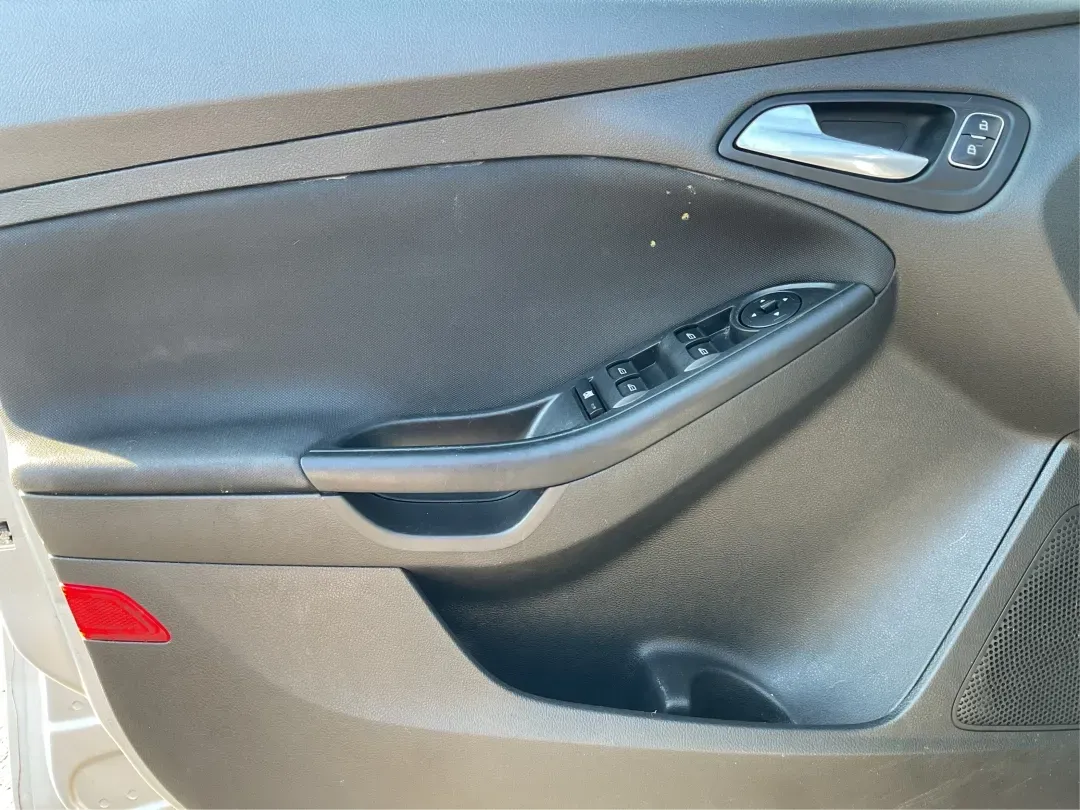 2018 Ford Focus SE (1FADP3K23JL) with an 2L I-4 gasoline direct injection engine, located at 1099 N County Rd 25A , Troy, OH, 45373, (937) 908-9800, 40.057079, -84.212883 - ### Discover Adventure and Comfort with the 2018 Ford Focus SE at Advantage Car and Credit!<br /> <br /> Are you in search of a reliable, stylish vehicle that perfectly complements your active lifestyle? Look no further! The 2018 Ford Focus SE Hatchback is designed for those who appreciate both func - Photo#18