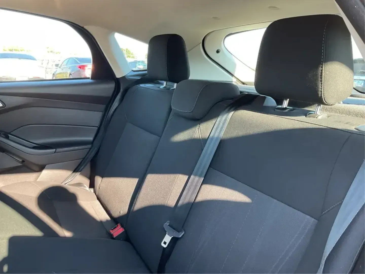 2018 Ford Focus SE (1FADP3K23JL) with an 2L I-4 gasoline direct injection engine, Automatic transmission, located at 880 E. National Road, Vandalia, OH, 45377, (937) 908-9800, 39.891918, -84.183594 - ### Discover Adventure and Comfort with the 2018 Ford Focus SE at Advantage Car and Credit!<br /> <br /> Are you in search of a reliable, stylish vehicle that perfectly complements your active lifestyle? Look no further! The 2018 Ford Focus SE Hatchback is designed for those who appreciate both func - Photo#10