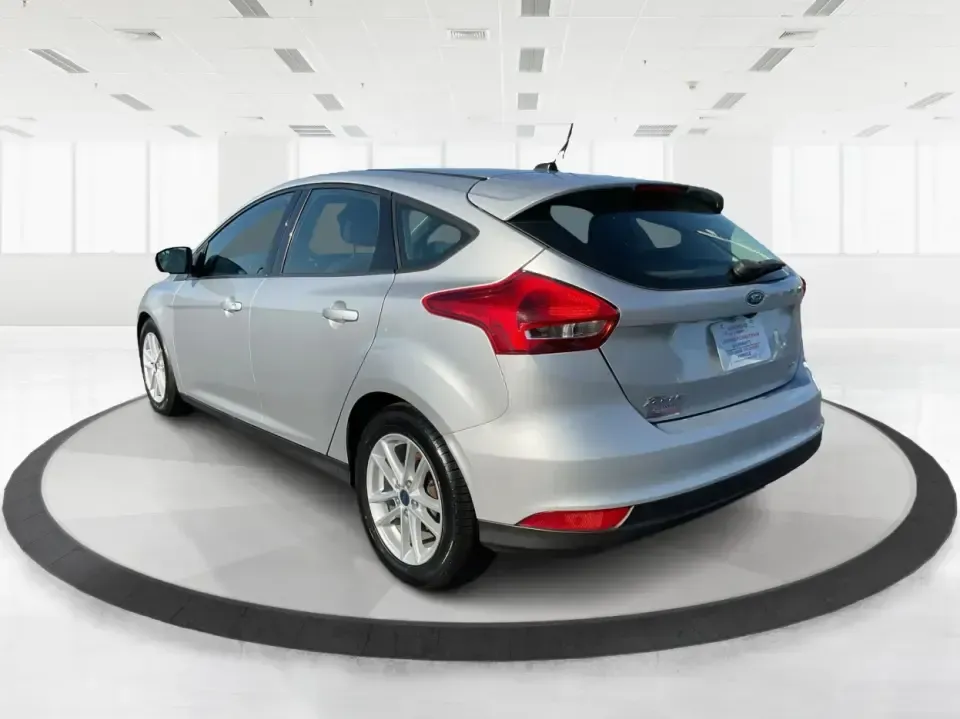 2018 Ford Focus SE (1FADP3K23JL) with an 2L I-4 gasoline direct injection engine, Automatic transmission, located at 4508 South Dixie Dr, Moraine, OH, 45439, (937) 908-9800, 39.689976, -84.218452 - ### Discover Adventure and Comfort with the 2018 Ford Focus SE at Advantage Car and Credit!<br /> <br /> Are you in search of a reliable, stylish vehicle that perfectly complements your active lifestyle? Look no further! The 2018 Ford Focus SE Hatchback is designed for those who appreciate both func - Photo#4