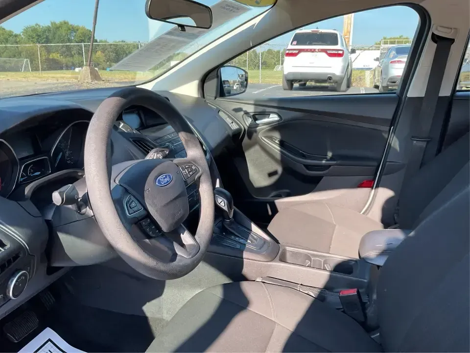 2018 Ford Focus SE (1FADP3K23JL) with an 2L I-4 gasoline direct injection engine, Automatic transmission, located at 4508 South Dixie Dr, Moraine, OH, 45439, (937) 908-9800, 39.689976, -84.218452 - ### Discover Adventure and Comfort with the 2018 Ford Focus SE at Advantage Car and Credit!<br /> <br /> Are you in search of a reliable, stylish vehicle that perfectly complements your active lifestyle? Look no further! The 2018 Ford Focus SE Hatchback is designed for those who appreciate both func - Photo#9