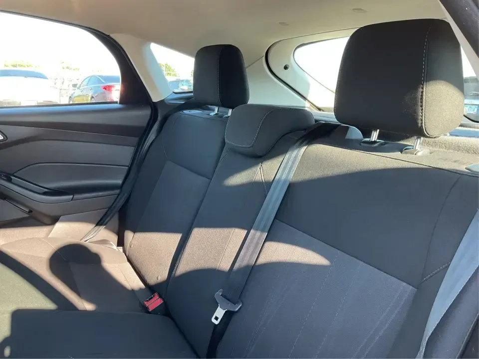 2018 Ford Focus SE (1FADP3K23JL) with an 2L I-4 gasoline direct injection engine, Automatic transmission, located at 4508 South Dixie Dr, Moraine, OH, 45439, (937) 908-9800, 39.689976, -84.218452 - ### Discover Adventure and Comfort with the 2018 Ford Focus SE at Advantage Car and Credit!<br /> <br /> Are you in search of a reliable, stylish vehicle that perfectly complements your active lifestyle? Look no further! The 2018 Ford Focus SE Hatchback is designed for those who appreciate both func - Photo#10