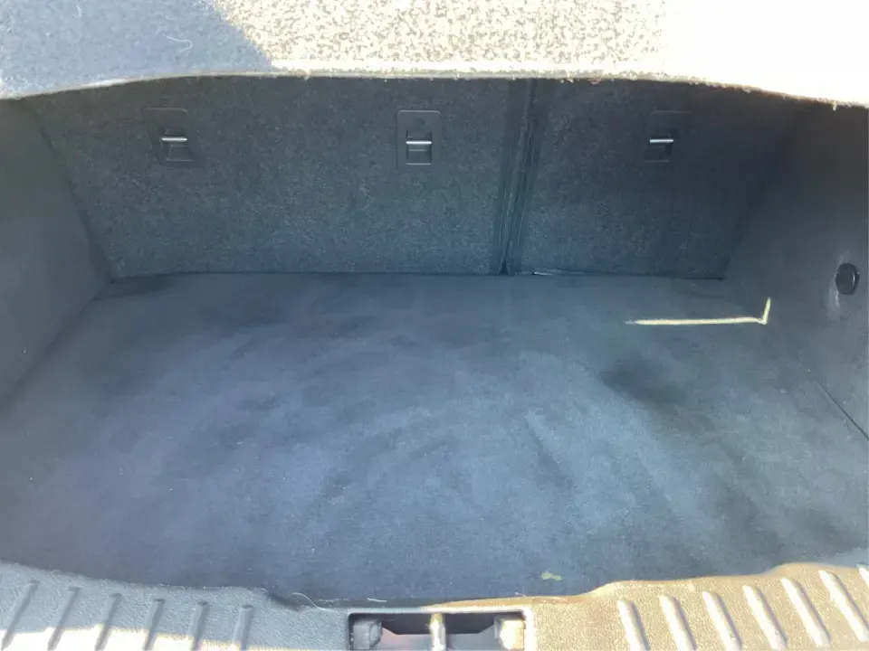 2018 Ford Focus SE (1FADP3K23JL) with an 2L I-4 gasoline direct injection engine, Automatic transmission, located at 4508 South Dixie Dr, Moraine, OH, 45439, (937) 908-9800, 39.689976, -84.218452 - ### Discover Adventure and Comfort with the 2018 Ford Focus SE at Advantage Car and Credit!<br /> <br /> Are you in search of a reliable, stylish vehicle that perfectly complements your active lifestyle? Look no further! The 2018 Ford Focus SE Hatchback is designed for those who appreciate both func - Photo#12