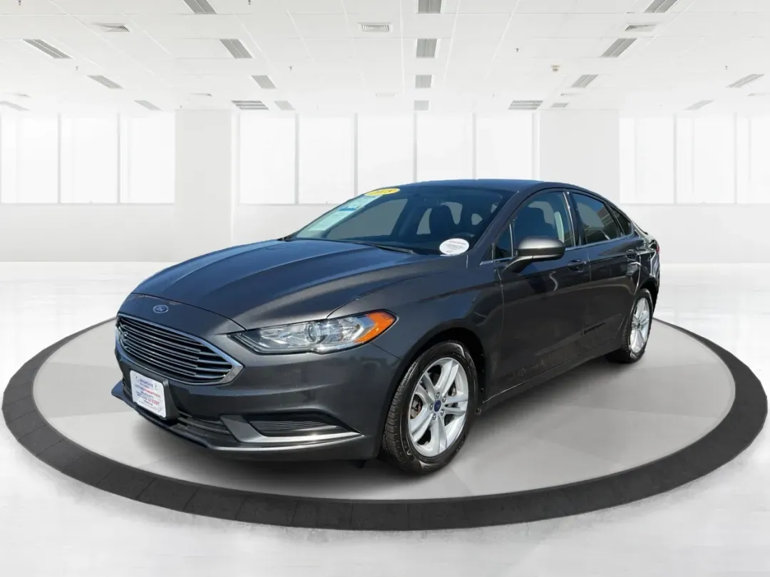 2018 Ford Fusion SE (3FA6P0HD3JR) with an Other engine, located at 401 Woodman Dr, Riverside, OH, 45431, (937) 908-9800, 39.760899, -84.123421 - Looking for a reliable sedan that combines style, comfort, and practicality? Look no further than the 2018 Ford Fusion SE, available now at Advantage Car and Credit in Vandalia, OH! Perfect for your daily commute, family outings, or even weekend adventures, this vehicle is designed to enhance your l - Photo#8