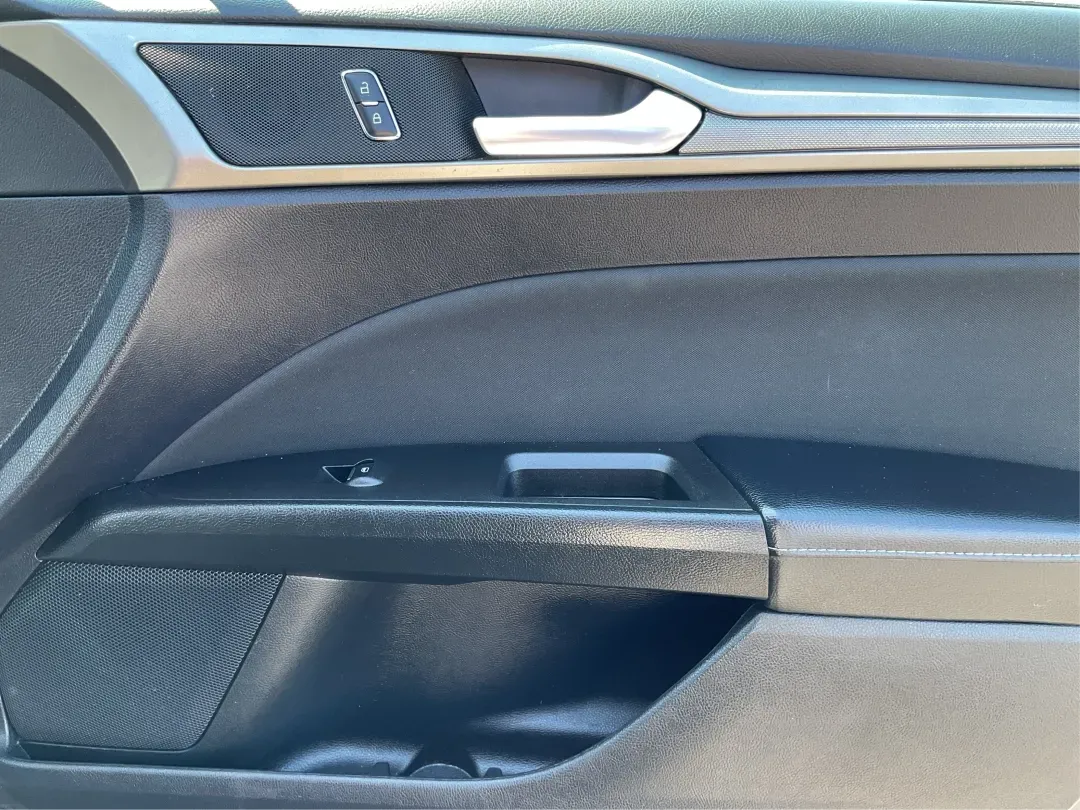 2018 Ford Fusion SE (3FA6P0HD3JR) with an 1.5L L4 DOHC 16V engine, 6A transmission, located at 1099 N County Rd 25A , Troy, OH, 45373, (937) 908-9800, 40.057079, -84.212883 - Looking for a reliable sedan that combines style, comfort, and practicality? Look no further than the 2018 Ford Fusion SE, available now at Advantage Car and Credit in Vandalia, OH! Perfect for your daily commute, family outings, or even weekend adventures, this vehicle is designed to enhance your l - Photo#20