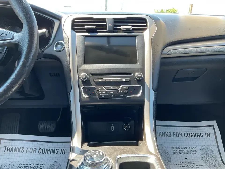 2018 Ford Fusion SE (3FA6P0HD3JR) with an 1.5L L4 DOHC 16V engine, 6A transmission, located at 8750 N County Rd 25A, Piqua, OH, 45356, (937) 908-9800, 40.164391, -84.232513 - Looking for a reliable sedan that combines style, comfort, and practicality? Look no further than the 2018 Ford Fusion SE, available now at Advantage Car and Credit in Vandalia, OH! Perfect for your daily commute, family outings, or even weekend adventures, this vehicle is designed to enhance your l - Photo#13