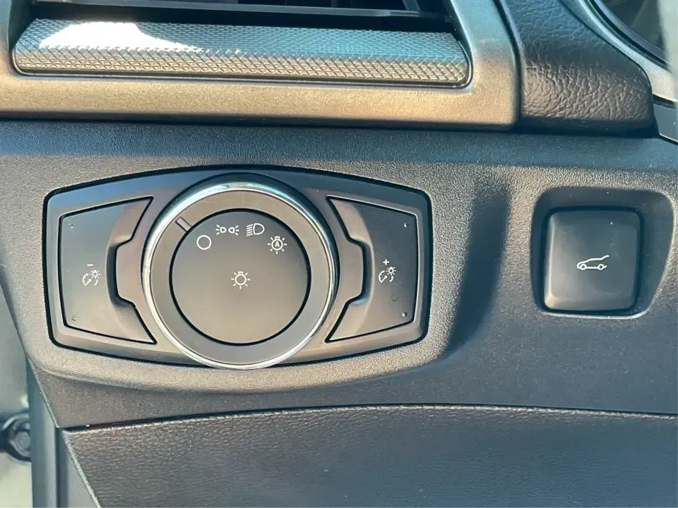 2018 Ford Fusion SE (3FA6P0HD3JR) with an 1.5L L4 DOHC 16V engine, 6A transmission, located at 8750 N County Rd 25A, Piqua, OH, 45356, (937) 908-9800, 40.164391, -84.232513 - Looking for a reliable sedan that combines style, comfort, and practicality? Look no further than the 2018 Ford Fusion SE, available now at Advantage Car and Credit in Vandalia, OH! Perfect for your daily commute, family outings, or even weekend adventures, this vehicle is designed to enhance your l - Photo#17