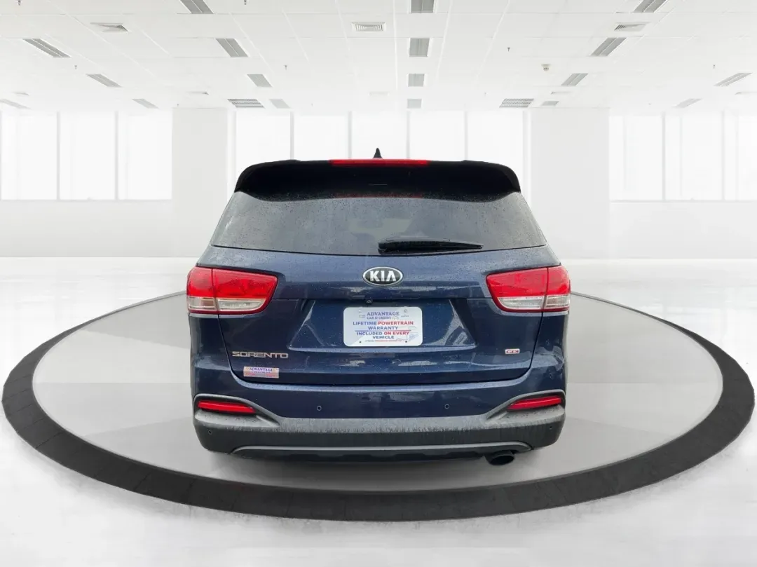 2018 Kia Sorento 2.4L LX (5XYPGDA30JG) with an 2.4L I-4 gasoline direct injection engine, located at 1230 East Main St, Xenia, OH, 45385, (937) 908-9800, 39.688026, -83.910172 - **Explore the Open Road in Style with the 2018 Kia Sorento - Perfect for Every Family Adventure!**<br /> <br /> Are you ready for your next family road trip or weekend getaway? The 2018 Kia Sorento is the SUV that will elevate your lifestyle and ensure every journey is memorable. With its spacious i - Photo#3
