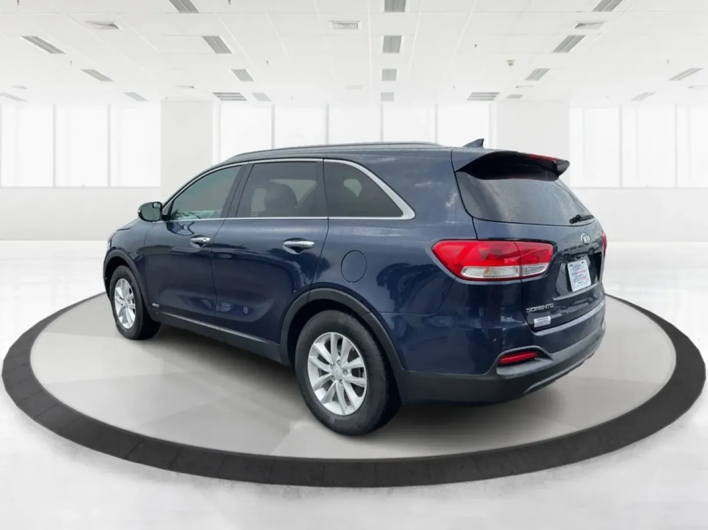 2018 Kia Sorento 2.4L LX (5XYPGDA30JG) with an 2.4L I-4 gasoline direct injection engine, located at 1099 N County Rd 25A , Troy, OH, 45373, (937) 908-9800, 40.057079, -84.212883 - **Explore the Open Road in Style with the 2018 Kia Sorento - Perfect for Every Family Adventure!**<br /> <br /> Are you ready for your next family road trip or weekend getaway? The 2018 Kia Sorento is the SUV that will elevate your lifestyle and ensure every journey is memorable. With its spacious i - Photo#4
