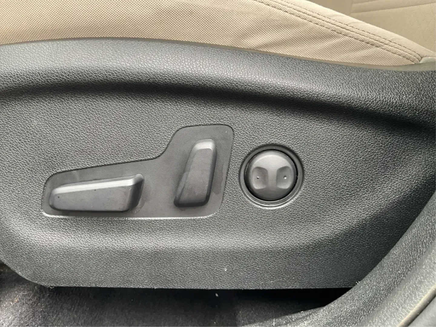 2018 Kia Sorento 2.4L LX (5XYPGDA30JG) with an 2.4L I-4 gasoline direct injection engine, located at 1099 N County Rd 25A , Troy, OH, 45373, (937) 908-9800, 40.057079, -84.212883 - **Explore the Open Road in Style with the 2018 Kia Sorento - Perfect for Every Family Adventure!**<br /> <br /> Are you ready for your next family road trip or weekend getaway? The 2018 Kia Sorento is the SUV that will elevate your lifestyle and ensure every journey is memorable. With its spacious i - Photo#17